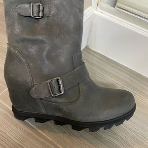 Sorel Joan of Arctic with buckles - Never worn